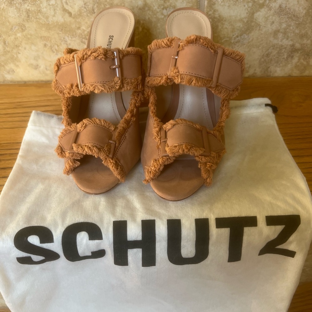 SCHUTZ Sabriely Suede Fringe Neutral color Block Heel size 7.5